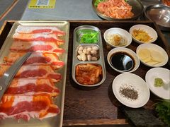 -围炉肉舍•炭烤活鳗•丹东海鲜烤肉(步行街店)