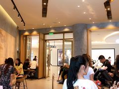 等位区-星巴克臻选(北京世贸天阶店)