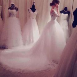 -Flora婚纱礼服定制租赁店