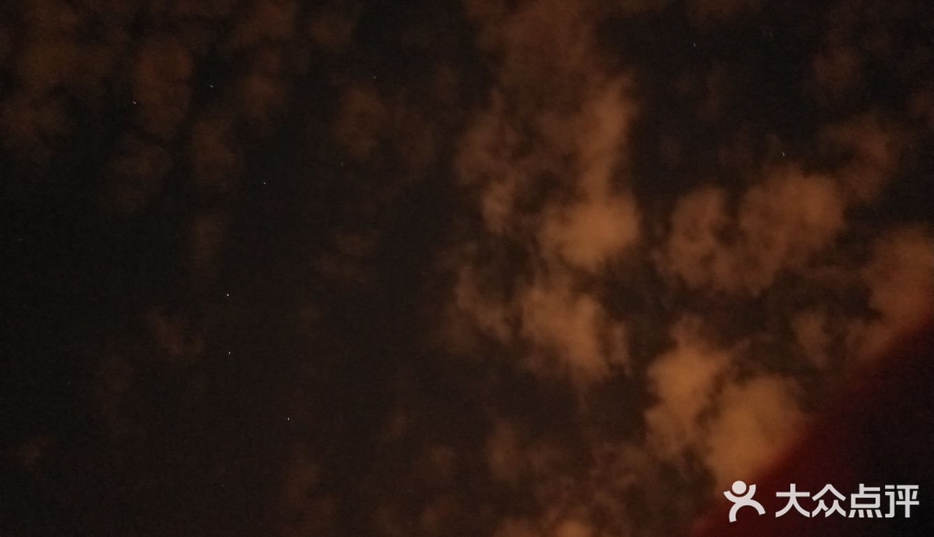 没到定都阁，中门寺上去，在去赵家洼的路上，好几个平台