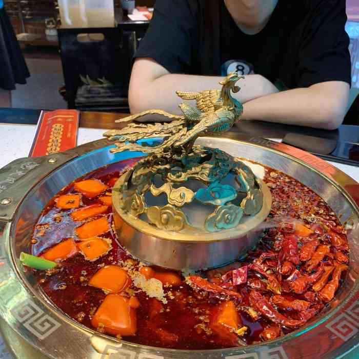 火凤祥鲜货火锅(石家庄首店)-"在某碑团的2人套餐,点了个酸菜锅底,不
