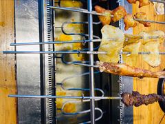 会自己转的烧烤炉-悦屋老板娘的烤肉店(紫薇田园店)