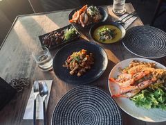 -Chom Cafe and Restaurant