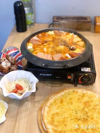 同事中午请客一家韩国料理，部队火锅味道真心不错