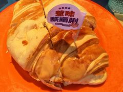 吉列猪扒伯友牛角包-伯友茶记(中华广场店)