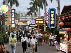 -三亚火车头万人海鲜广场