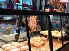 面包甜点陈列柜-Dough&Joe团憩(瑞虹天地月亮湾店)