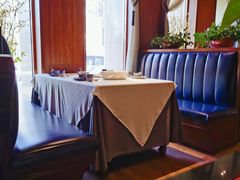 靠窗位-八府香鸭·啫啫煲(华山路店)