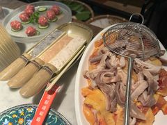 -尚尚仙·酸汤猪手·猪肚鸡火锅(华联万柳购物中心店)