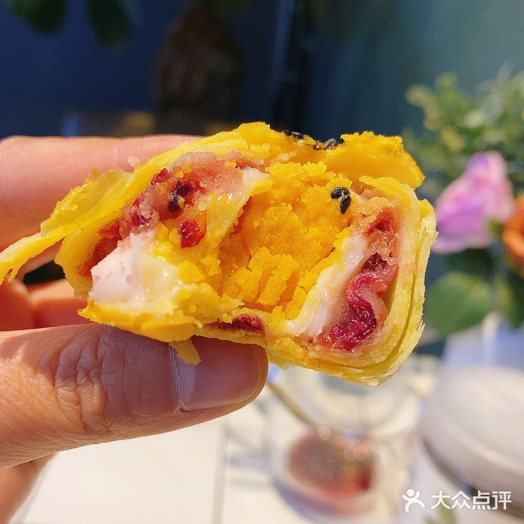 了不起的，玫瑰蛋黄酥