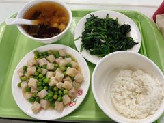 青豆鱼丁-北大家园食堂
