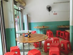 大堂-灵山卢梅燕粉店