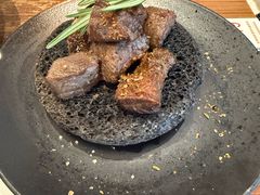 安格斯蒜香雪花一口牛-一沙一城·岩烤牛扒(深圳首店)