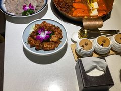 -墨居上隐·院子里火锅(峨眉店)