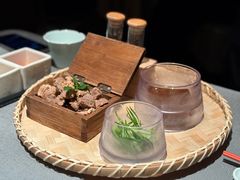 -左庭右院鲜牛肉火锅黑金店(陆家嘴中心店)