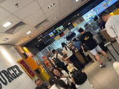 -麦当劳(上海虹桥站30B检票口楼上)