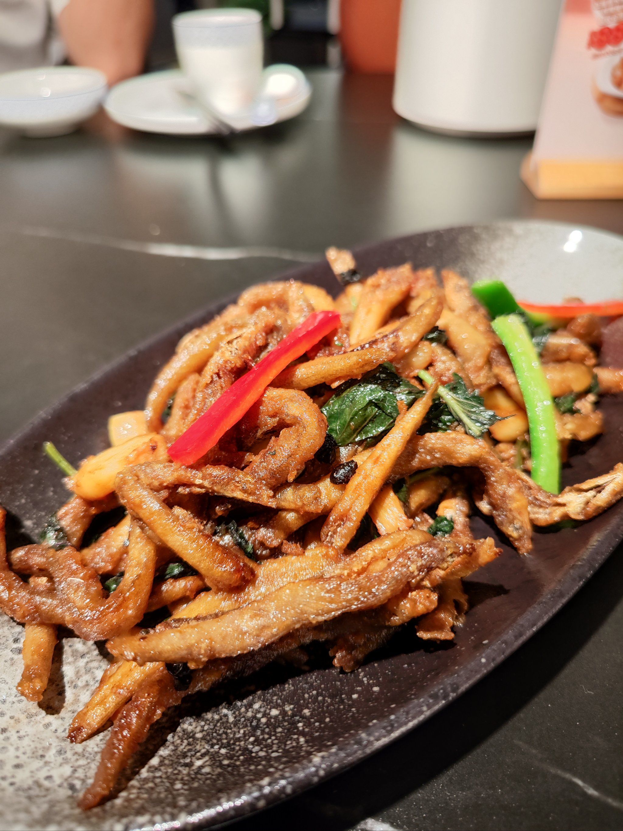 百信广场西区的一家粤菜,环境非常不错!有室外和室内