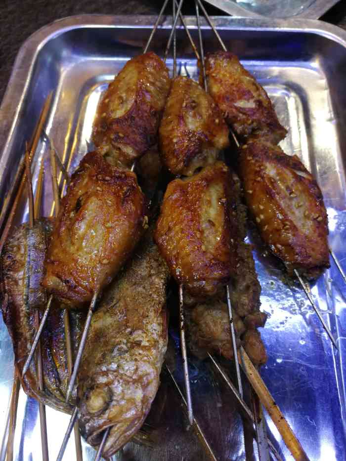 老铁烧烤-"夏天当然要练地摊啦!他家用餐场地很大,."-大众点评移动版