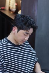 -一家只做男发烫染的店