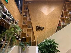 -新华里咖啡书吧(新华书店小寨店)