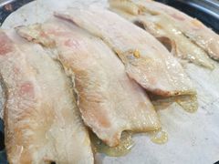 烤得滋滋作响的五花肉-牛味道炭火烤肉(湖前总店)