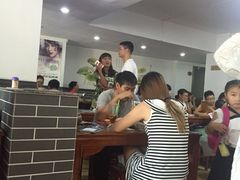 大堂-黄师奶甜品店