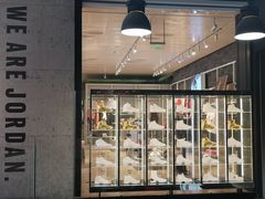 -Air Jordan(世贸天阶店)