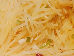 酸辣土豆丝-阿里巴巴海鲜烧烤家常菜(黄岛店)