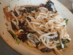 油鸡㙡凉米线-半山腰·云南菜(侨福芳草地店)