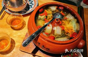 Mountain Loquat Bamboo Shoot Steam Chicken Soup