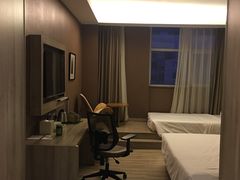 -西安大雁塔科技大学地铁站亚朵酒店