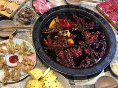 -渝嘴小老弟老火锅(华新村店)