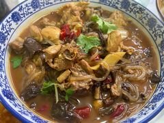 小鸡蘑菇炖粉条-洪姐川菜东北菜铁锅炖(天生丽街店)