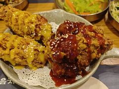 蜂蜜甜辣双拼炸鸡-小木屋米酒店·韩国料理(深圳总店)