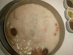 -洪氏嗨捞·广东猪肚鸡·椰子鸡火锅(西咸万象城店)