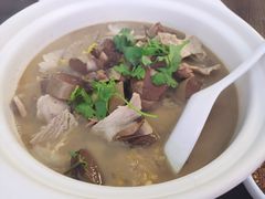 东北特色杀猪菜-雪乡人家东北菜·铁锅炖一切(高斯路店)