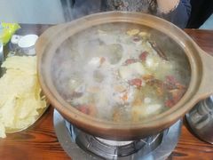 炭炉果鸡煲-威邵鸡煲(西华路总店)