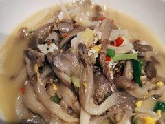 鲜蘑菇焖肉-大碗先生(万家丽店)