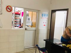 -小海豚国际游泳培训(长宁龙之梦酒店)