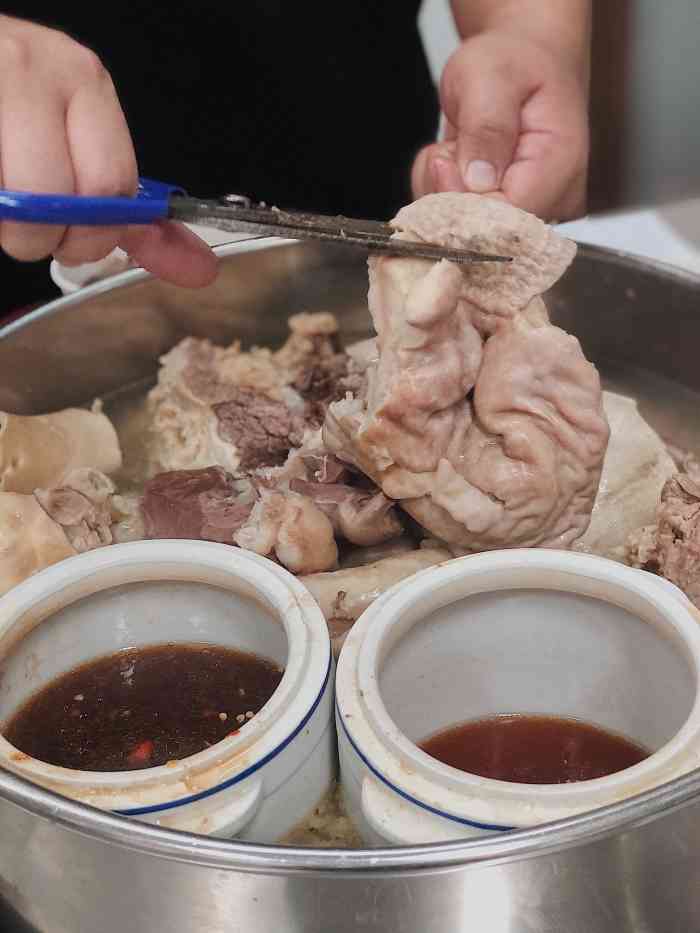 化州颜勇牛腩(深圳总店)-"隐藏在罗湖的化州牛杂小店店面非常接地气.