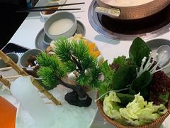 -洪氏嗨捞·广东猪肚鸡·椰子鸡火锅(西咸万象城店)
