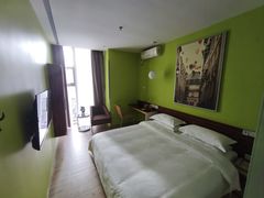 -卡罗酒店(东门晒布地铁站店)