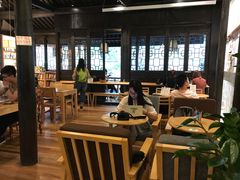 -猫的天空之城概念书店(杭州南宋御街店)