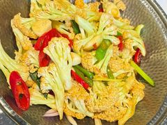 -艾尼巴億餐厅 Aini Bayi Restaurant(曲阳路店)