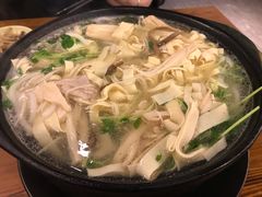 -丽虹云南过桥米线(兴工街店)