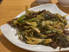 自制酸菜炒牛肉-宏记广东客家菜(丰汇店)