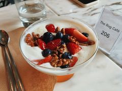 野莓核桃蜂蜜希腊酸奶-The Rug Cafe(王府中环店)