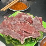 玫瑰色牛肉片的诱惑