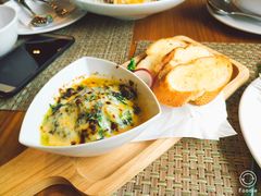 -Chom Cafe and Restaurant