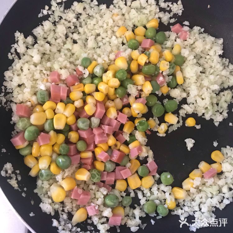 不用一颗米的减脂餐:花菜蛋炒饭🍚